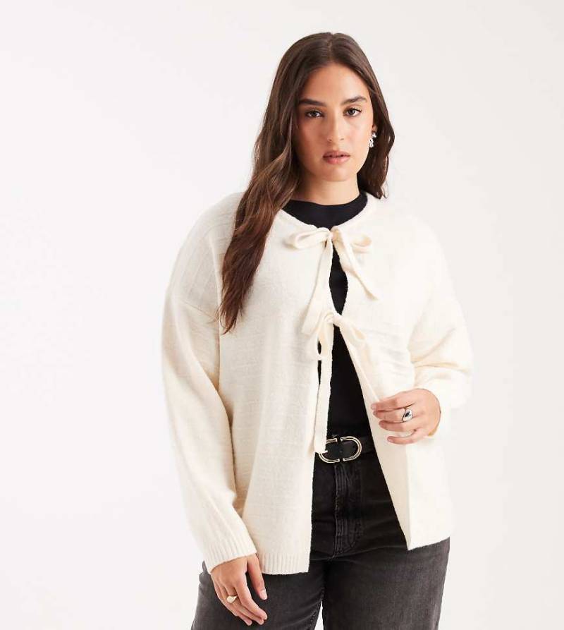 Vero Moda Curve - Vorne gebundene Jacke in Cremeweiß von Vero Moda Curve