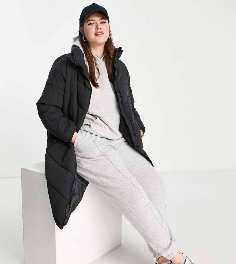 Vero Moda Curve - Wattierter Longline-Mantel in Schwarz von Vero Moda Curve