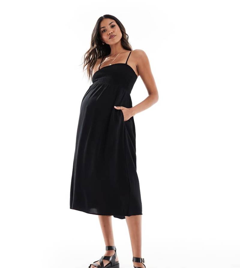 Vero Moda Maternity - Easy - Gesmoktes, knöchellanges Umstands-Trägerkleid in Schwarz von Vero Moda Maternity