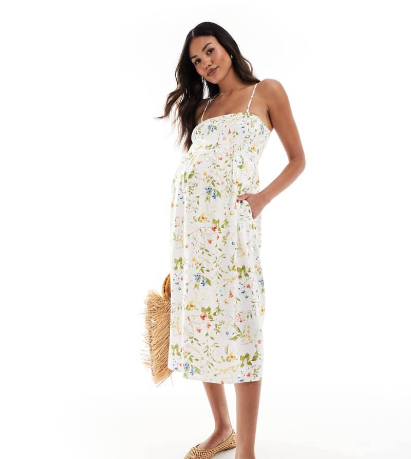 Vero Moda Maternity - Easy - Gesmoktes, knöchellanges Umstands-Trägerkleid in Weiß geblümt von Vero Moda Maternity