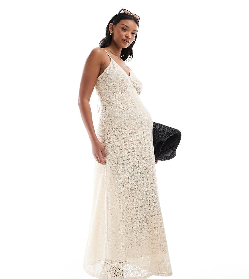 Vero Moda Maternity - Maxikleid aus cremeweißer Spitze mit tiefem Ausschnitt von Vero Moda Maternity