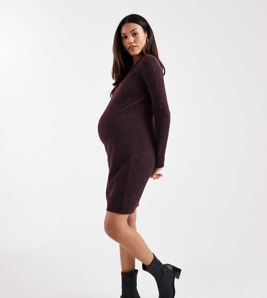 Vero Moda Maternity - Minikleid aus weichem Strick in Burgunderrot meliert mit Rundhalsausschnitt Vero Moda Maternity - Minikleid aus weichem Strick in Burgunderrot meliert mit Rundhalsausschnitt von Vero Moda Maternity