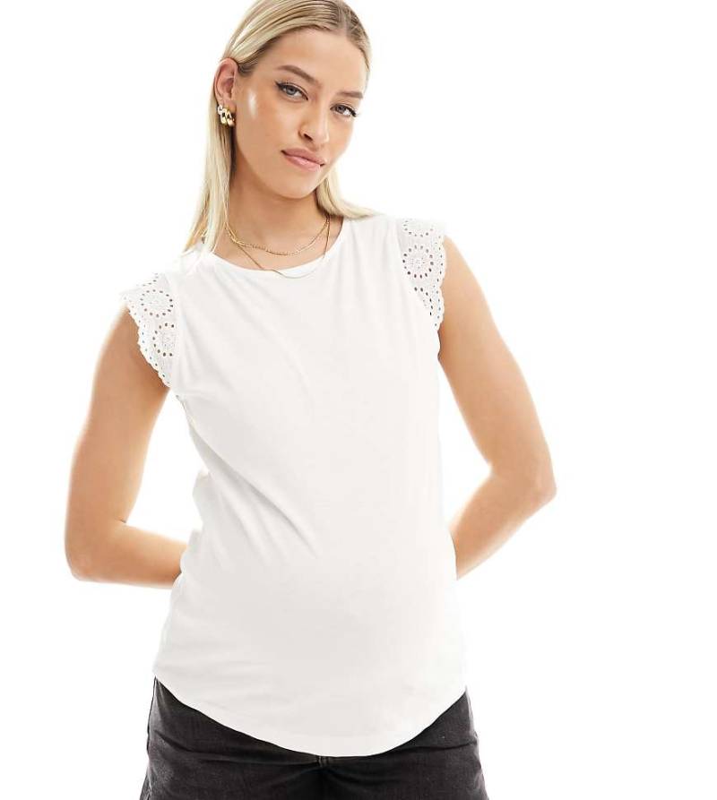 Vero Moda Maternity - T-Shirt in Weiß mit Lochstickerei am Ärmel von Vero Moda Maternity