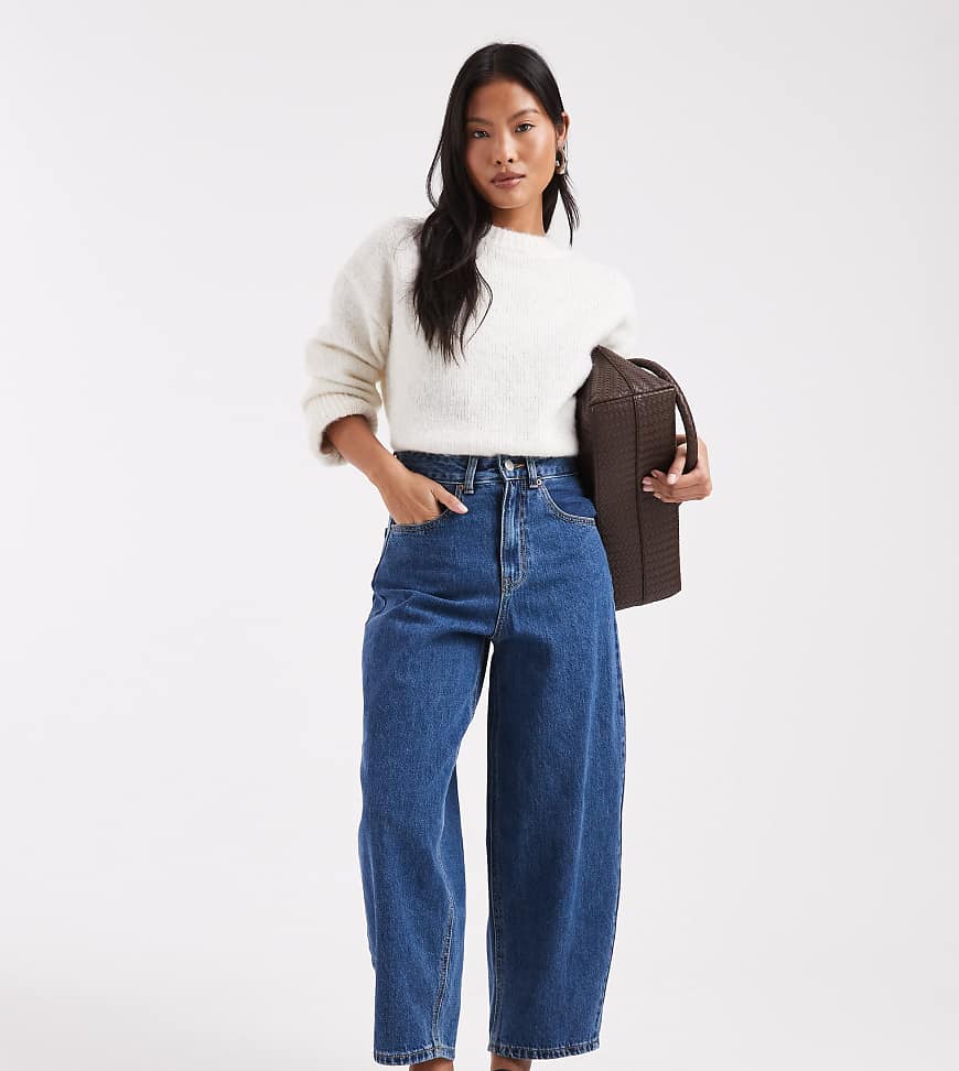 Vero Moda Petite - Billie - Barrel-Leg-Jeans in mittelblauer Waschung mit hohem Bund von Vero Moda Petite