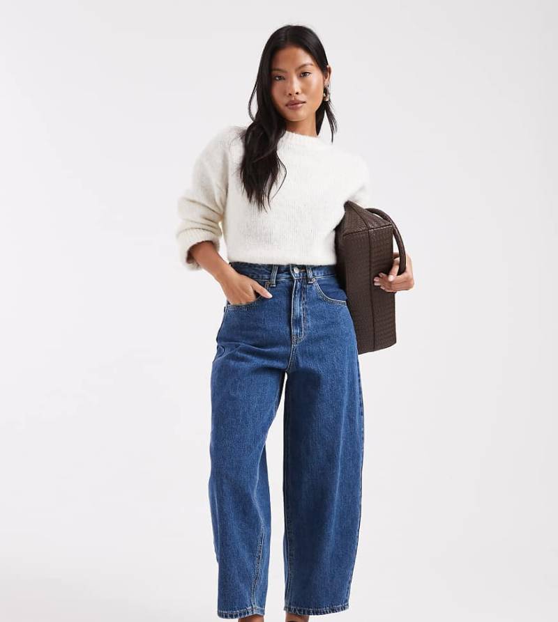 Vero Moda Petite - Billie - Barrel-Leg-Jeans in mittelblauer Waschung mit hohem Bund von Vero Moda Petite