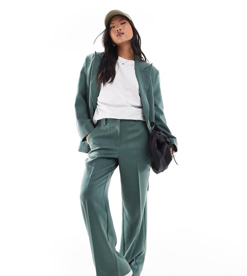 Vero Moda Petite - Elegante Hose in dunklem Tannengrün mit Fischgrätmuster und weitem Bein, Kombiteil von Vero Moda Petite