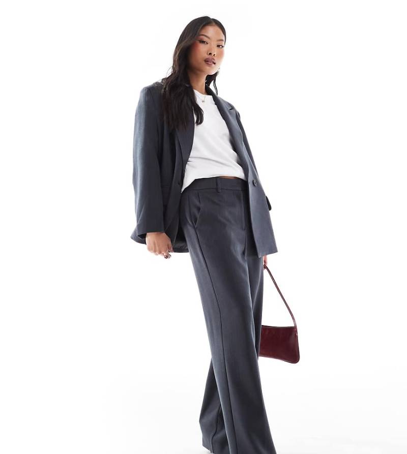 Vero Moda Petite - Elegante Hose in meliertem Dunkelgrau mit Fischgrätmuster und weitem Bein, Kombiteil Vero Moda Petite - Elegante Hose in meliertem Dunkelgrau mit Fischgrätmuster und weitem Bein, Kombiteil von Vero Moda Petite