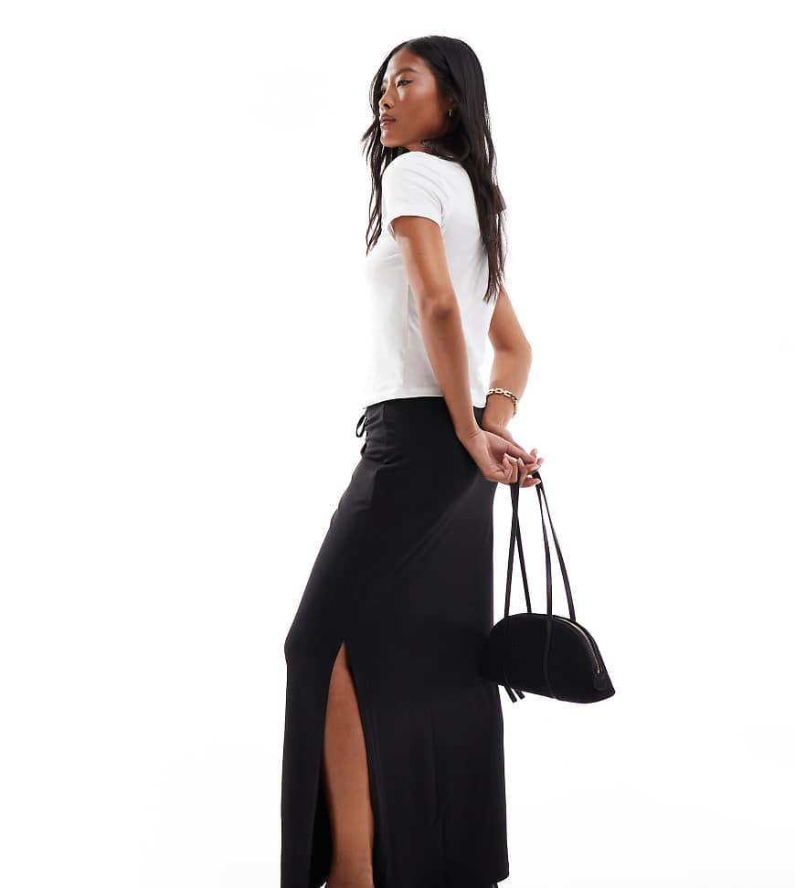 Vero Moda Petite - Figurbetonter Maxirock in Schwarz mit geraffter Vorderseite, Kombiteil Vero Moda Petite - Figurbetonter Maxirock in Schwarz mit geraffter Vorderseite, Kombiteil von Vero Moda Petite