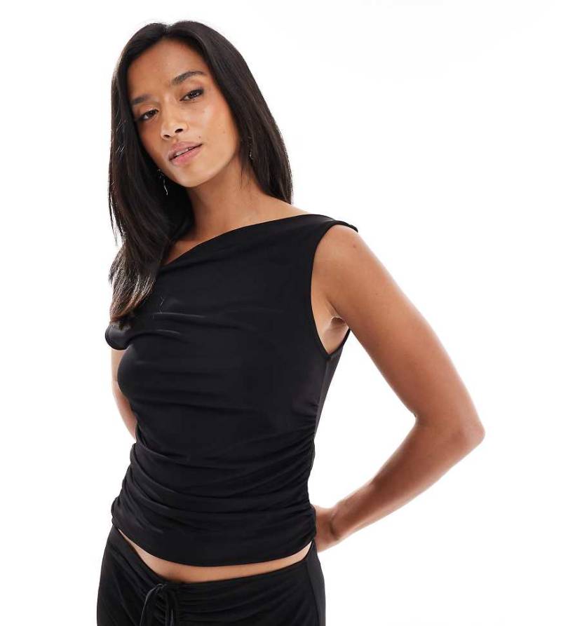 Vero Moda Petite - Figurbetontes, ärmelloses Tanktop in Schwarz mit U-Boot-Ausschnitt, Kombiteil von Vero Moda Petite