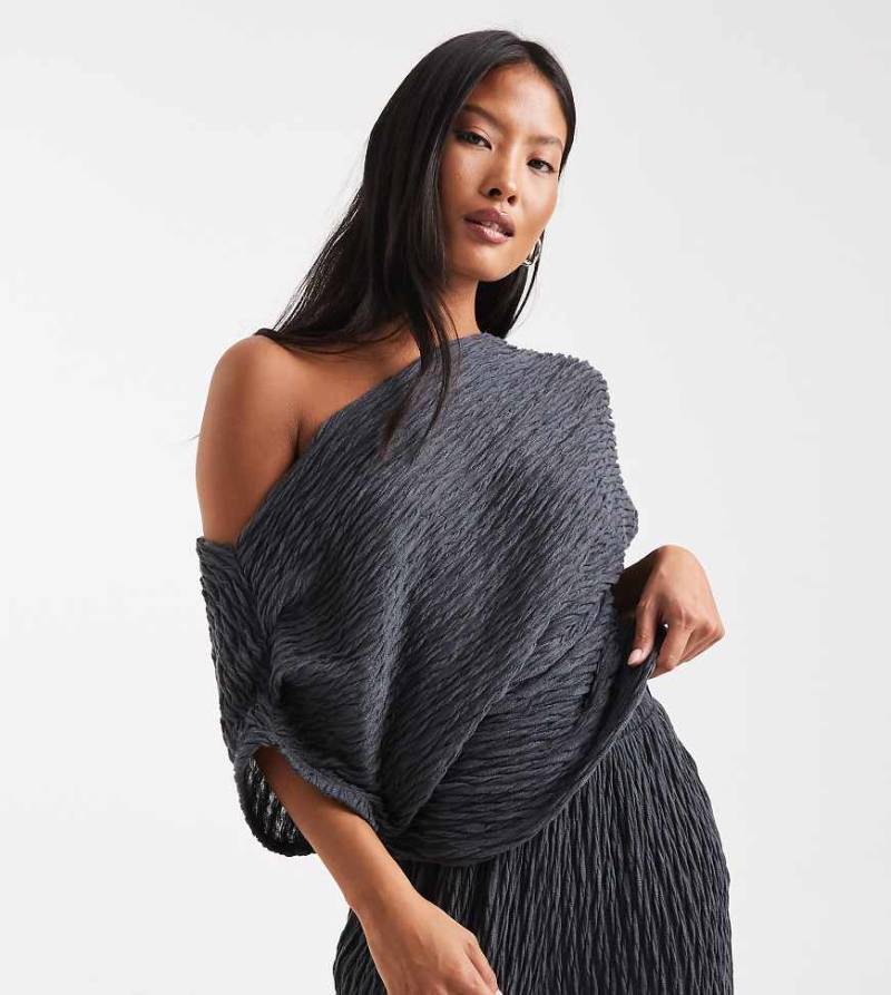 Vero Moda Petite - Fließendes, schulterfreies Oberteil aus strukturiertem Jersey in Asphaltgrau, Kombiteil von Vero Moda Petite