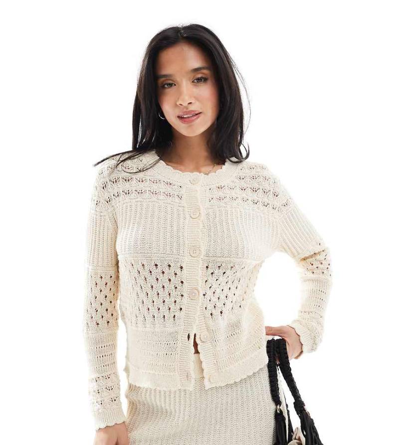 Vero Moda Petite - Gehäkelte Patchwork-Strickjacke in Cremeweiß, Kombiteil von Vero Moda Petite