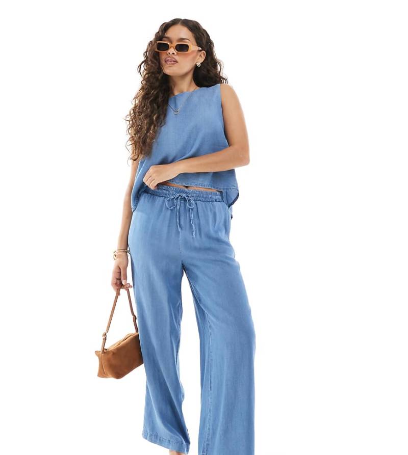 Vero Moda Petite - Hose aus blauem Chambray mit fließendem weitem Bein, Kombiteil von Vero Moda Petite