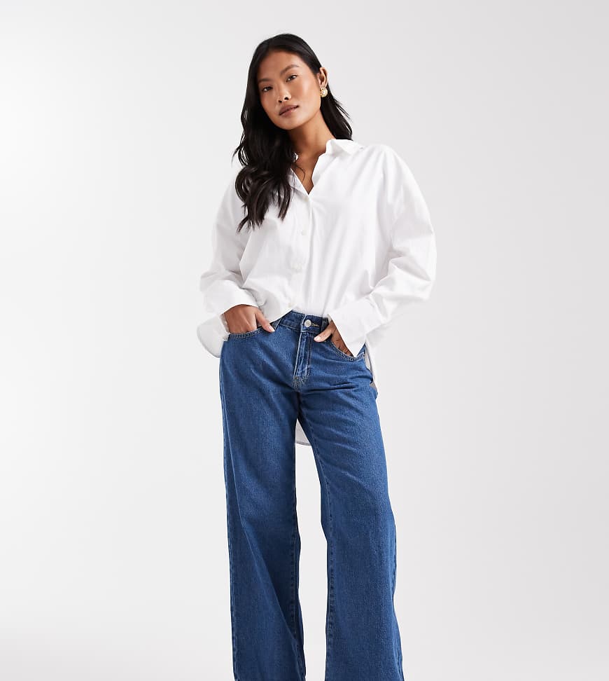 Vero Moda Petite - Kirsa - Straight-Jeans in schwarzer Waschung mit mittelhohem Bund von Vero Moda Petite