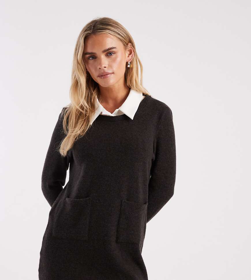 Vero Moda Petite - Kurzes, langärmliges 2-in-1-Strickkleid in Schwarz mit Kragen aus Popeline von Vero Moda Petite