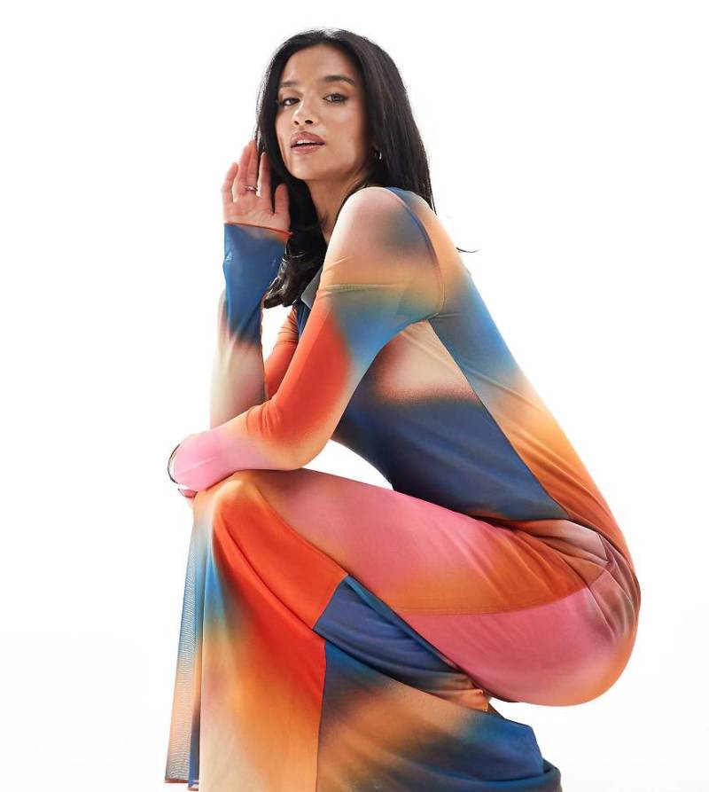 Vero Moda Petite - Langärmliges Netzstoff-Maxikleid mit blauem Sonnenuntergangsmuster-Bunt von Vero Moda Petite