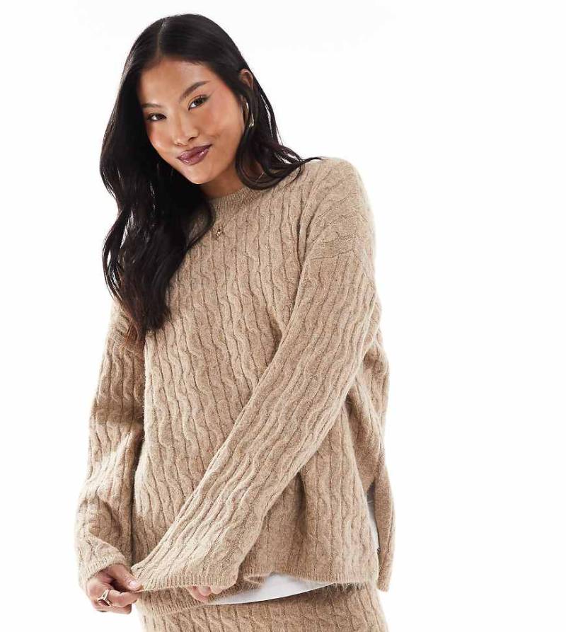Vero Moda Petite - Locker geschnittener Zopfstrick-Pullover in Camel, Kombiteil-Neutral von Vero Moda Petite