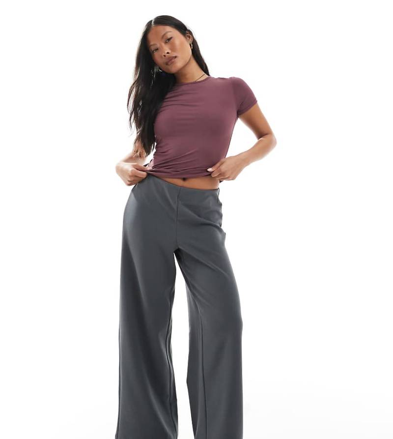 Vero Moda Petite - Lockere Schlupfhose in Grau mit Nadelstreifen von Vero Moda Petite