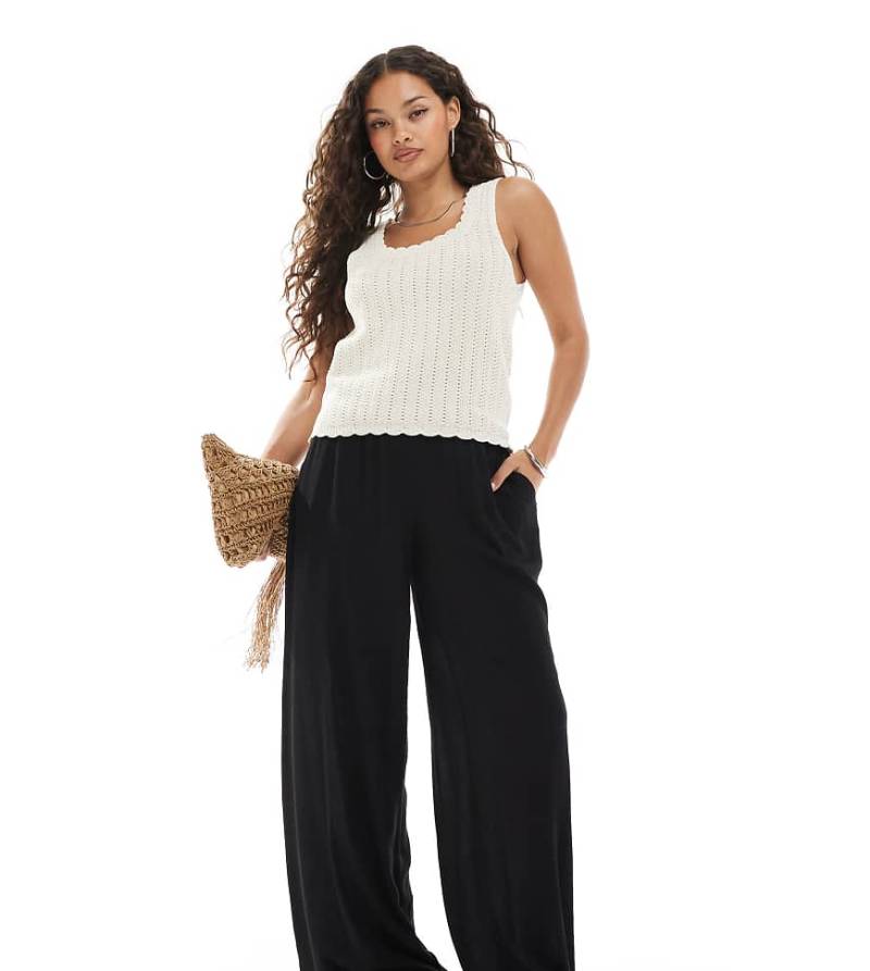 Vero Moda Petite - Luftige Hose in Schwarz mit hohem Bund und weitem Bein von Vero Moda Petite