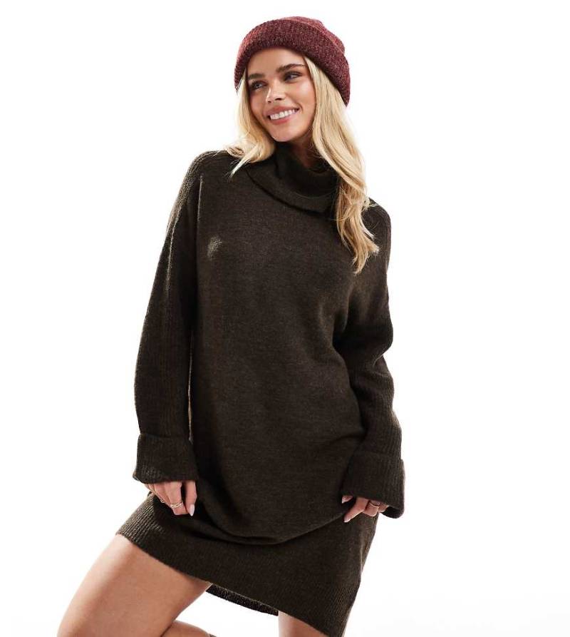 Vero Moda Petite - Mini-Strickkleid in Schokobraun mit Rollkragen von Vero Moda Petite