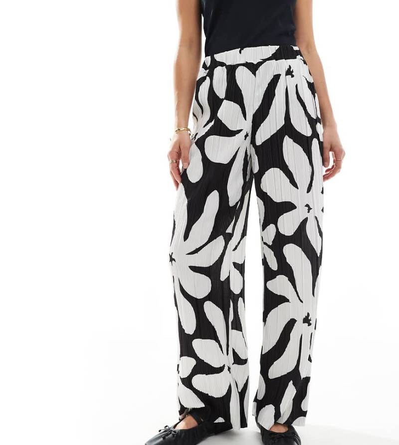 Vero Moda Petite - Plissee-Hose in Schwarz-Weiß mit hohem Bund, weitem Bein und Blumenprint von Vero Moda Petite