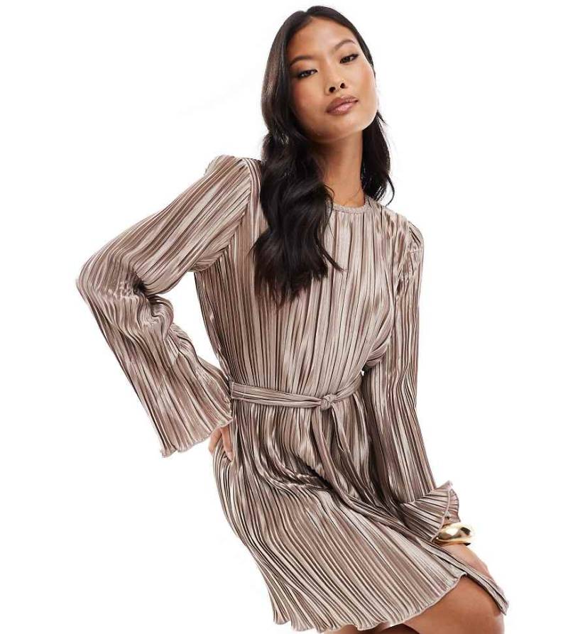 Vero Moda Petite - Plissee-Minikleid in Gold mit Bindegürtel-Goldfarben Vero Moda Petite - Plissee-Minikleid in Gold mit Bindegürtel-Goldfarben von Vero Moda Petite
