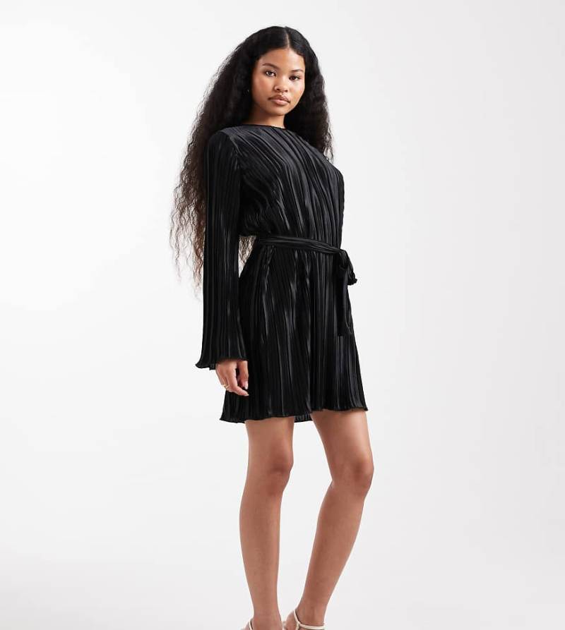 Vero Moda Petite - Plissee-Minikleid in Schwarz mit Bindegürtel von Vero Moda Petite