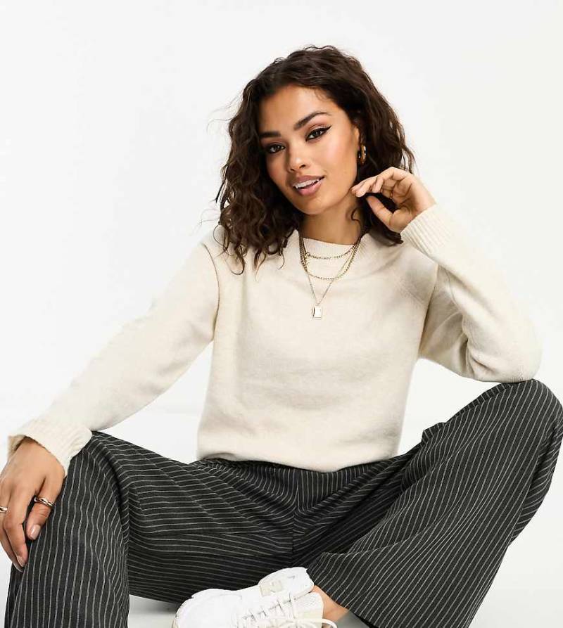 Vero Moda Petite - Pullover in Cremeweiß mit Rundhalsausschnitt von Vero Moda Petite