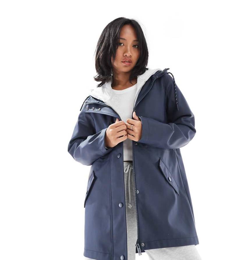 Vero Moda Petite - Regenjacke in Marineblau mit Kapuze von Vero Moda Petite