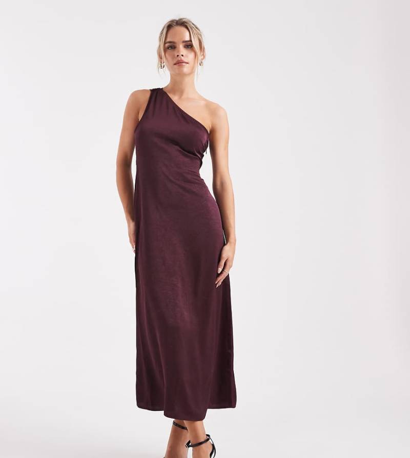Vero Moda Petite - Satin-Maxikleid in Burgunderrot mit One-Shoulder-Träger von Vero Moda Petite