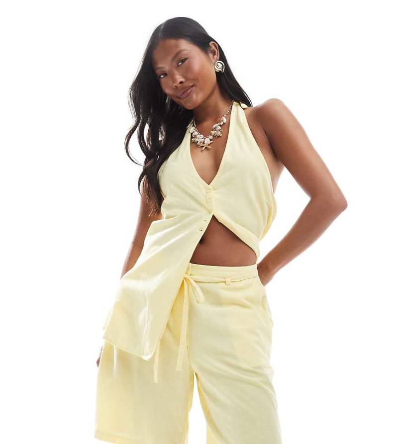 Vero Moda Petite - Shorts in Blassgelb mit Bindegürtel, Kombiteil von Vero Moda Petite