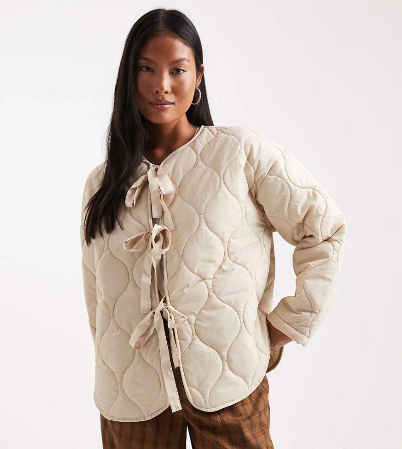 Vero Moda Petite - Steppjacke in Haferbeige mit gebundener Vorderseite-Neutral von Vero Moda Petite