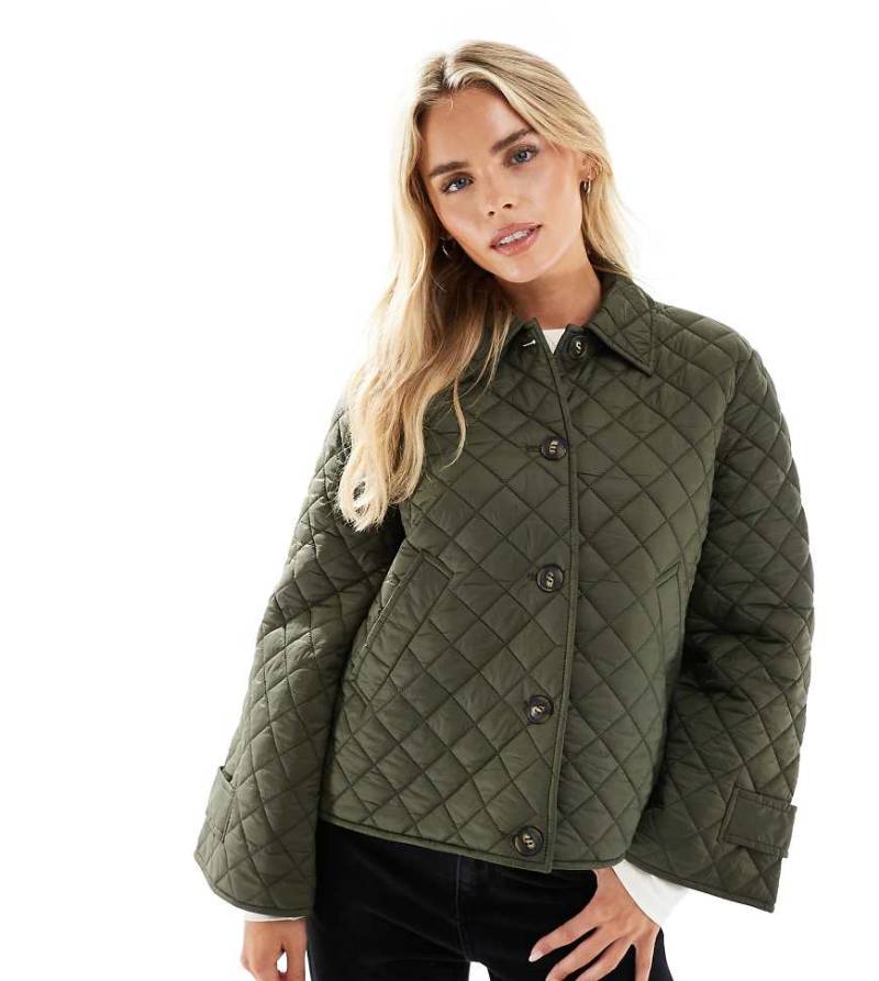 Vero Moda Petite - Steppjacke mit Knopfleiste in tiefem Khaki-Grün von Vero Moda Petite