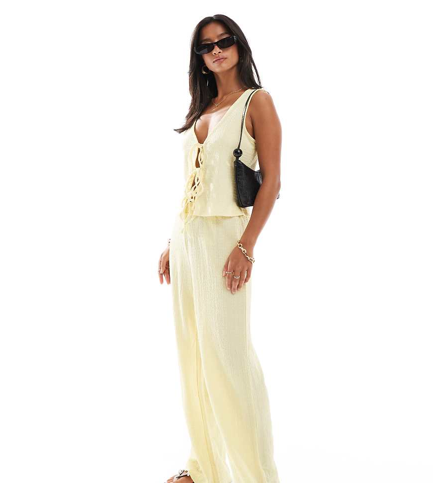 Vero Moda Petite - Strukturierte Jersey-Hose in blassem Zitronengelb, Kombiteil Vero Moda Petite - Strukturierte Jersey-Hose in blassem Zitronengelb, Kombiteil von Vero Moda Petite