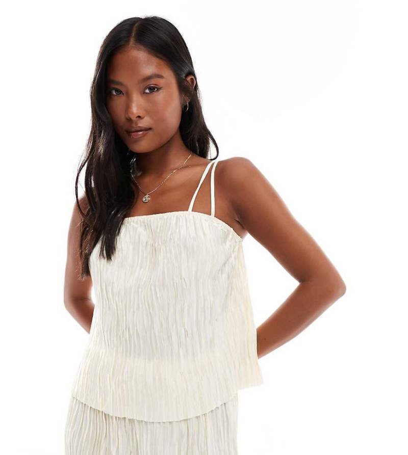 Vero Moda Petite - Strukturiertes Plissee-Camisole in Birkencremeweiß mit zweireihigen Trägern, Kombiteil von Vero Moda Petite