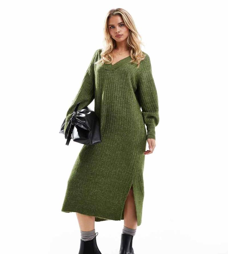Vero Moda Petite - Weiches, geripptes Oversize-Pulloverkleid in meliertem Khaki-Grün von Vero Moda Petite