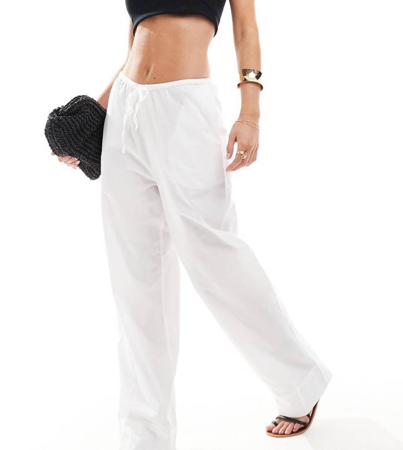 Vero Moda Petite - Weit geschnittene Hose in Weiß mit geschnürter Taille von Vero Moda Petite