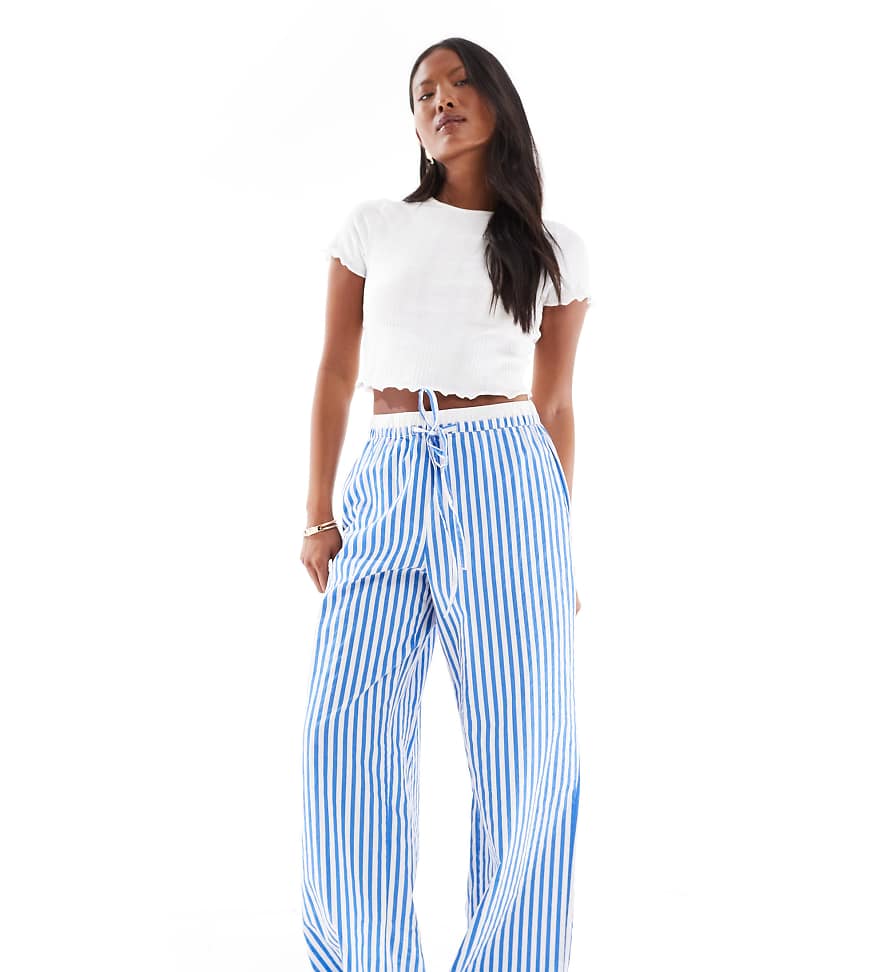 Vero Moda Petite - Weit geschnittene Hose in gestreiftem Blau mit doppeltem Kordelzugbund-Gelb Vero Moda Petite - Weit geschnittene Hose in gestreiftem Blau mit doppeltem Kordelzugbund-Gelb von Vero Moda Petite