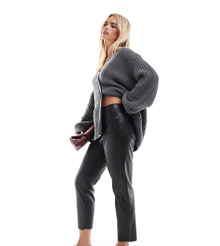 Vero Moda Petite - Zigarettenhose in schwarzer Lederoptik von Vero Moda Petite