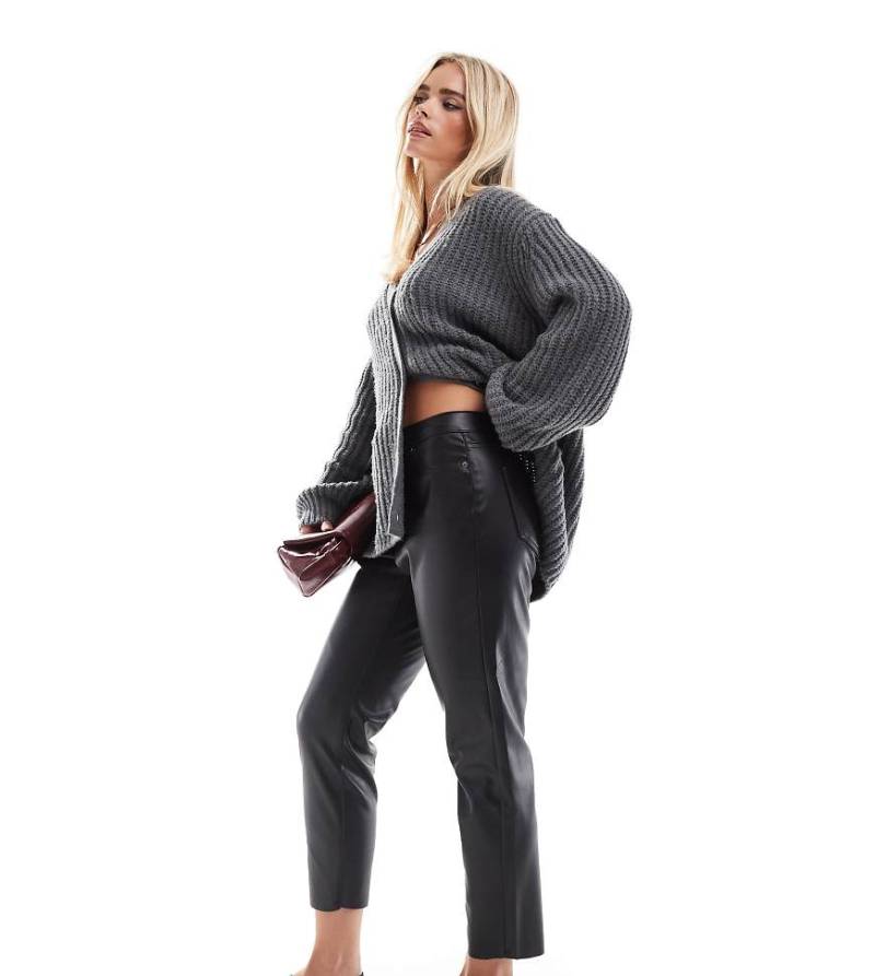 Vero Moda Petite - Zigarettenhose in schwarzer Lederoptik von Vero Moda Petite