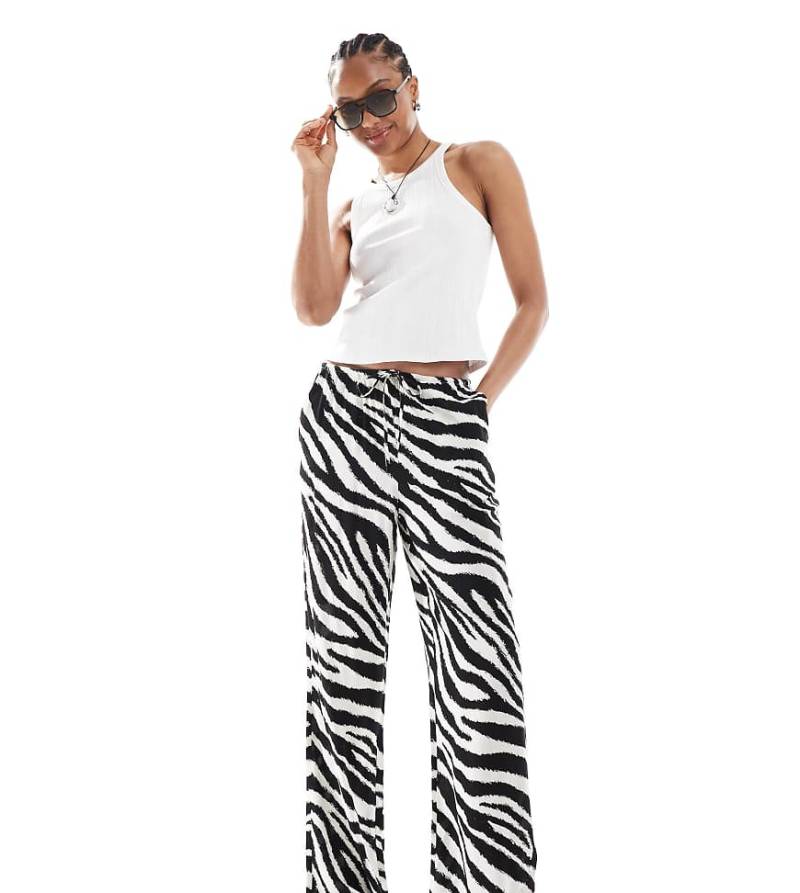 Vero Moda Tall - Easy - Hose mit weitem Bein, Taillenschnürung und Zebramuster-Weiß von Vero Moda Tall