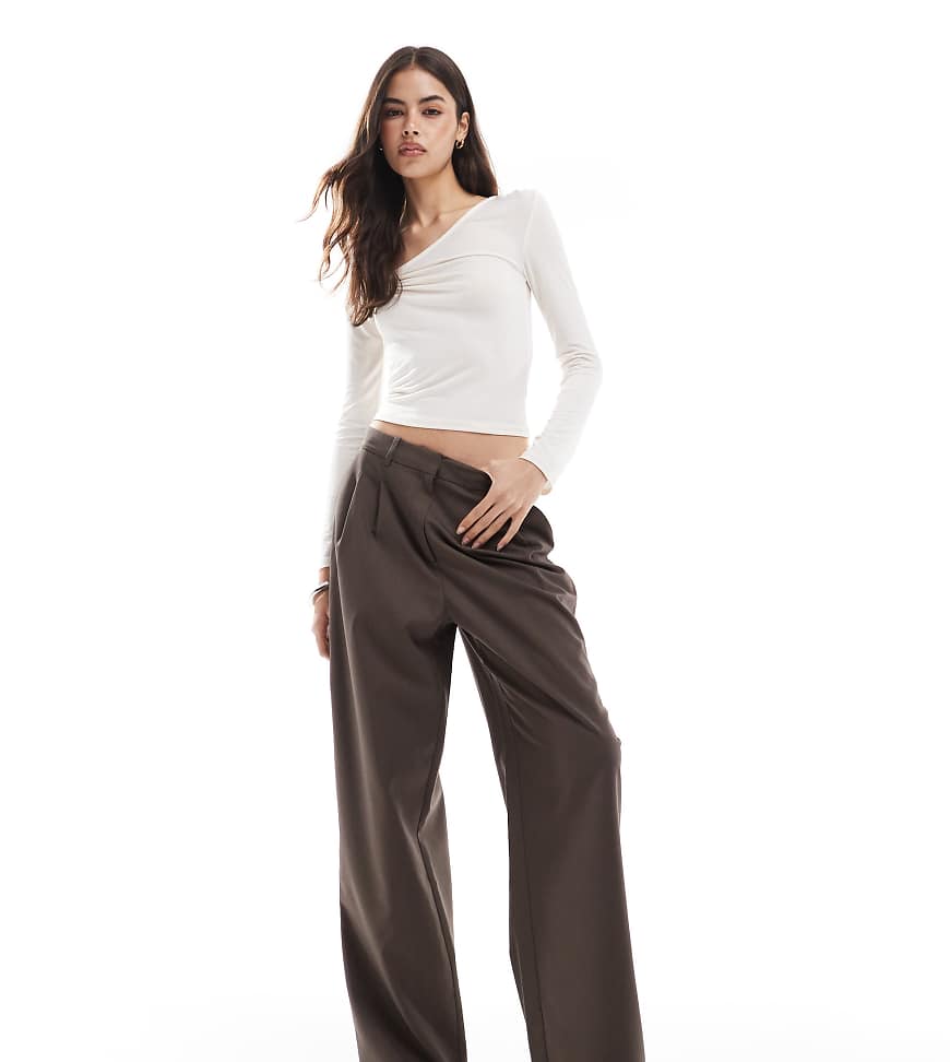 Vero Moda Tall - Elegante Dad Fit Hose in Schokobraun Vero Moda Tall - Elegante Dad Fit Hose in Schokobraun von Vero Moda Tall