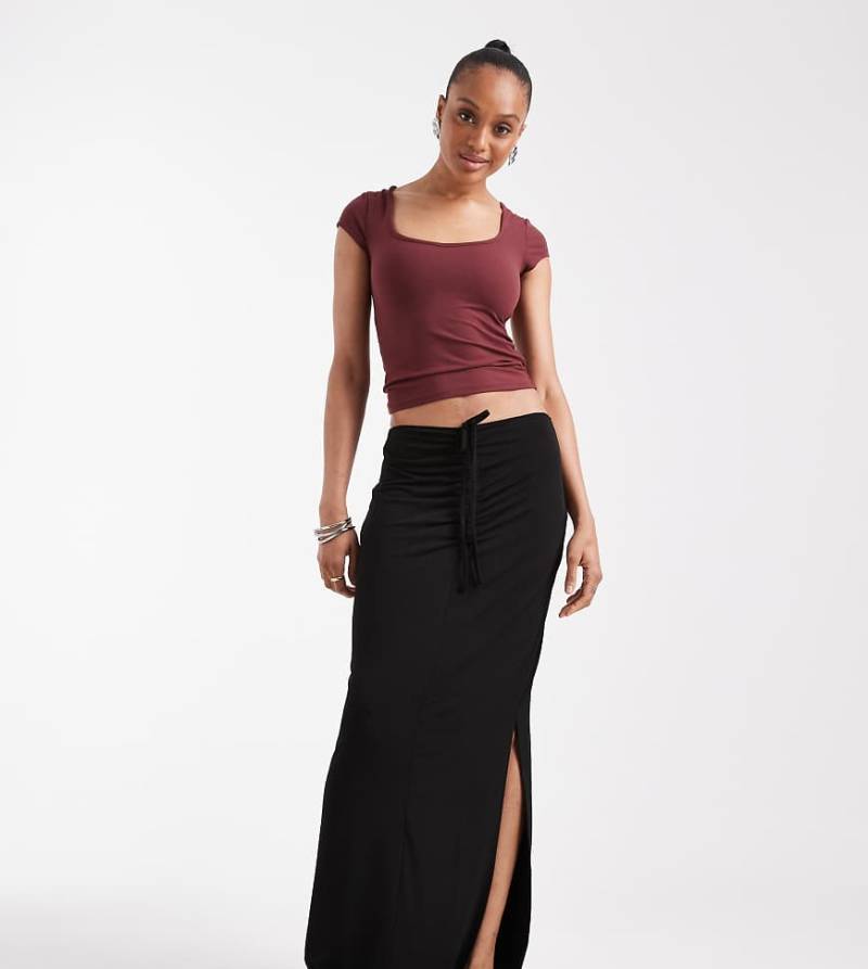 Vero Moda Tall - Geschmeidiger Maxirock in Schwarz mit geraffter Vorderseite von Vero Moda Tall