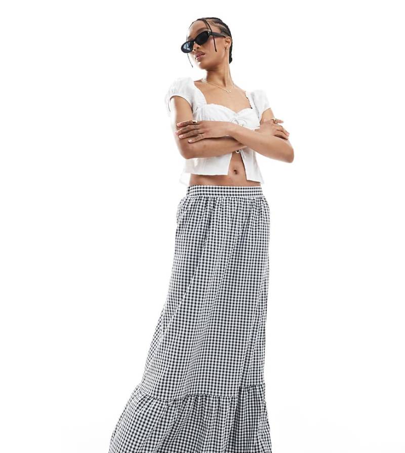 Vero Moda Tall - Gestufter Maxirock in Schwarz mit Vichy-Karos von Vero Moda Tall