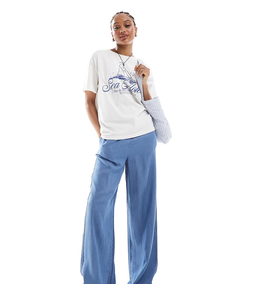 Vero Moda Tall - Hose aus blauem Chambray mit weich fallendem weitem Bein, Kombiteil Vero Moda Tall - Hose aus blauem Chambray mit weich fallendem weitem Bein, Kombiteil von Vero Moda Tall