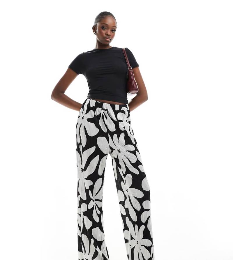 Vero Moda Tall - Plissee-Hose in Schwarz-Weiß mit hohem Bund, weitem Bein und Blumenprint von Vero Moda Tall