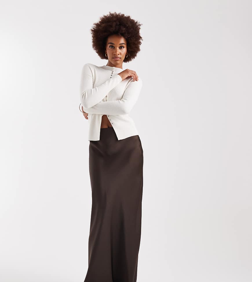 Vero Moda Tall - Satin-Maxirock in Schokobraun-Brown von Vero Moda Tall