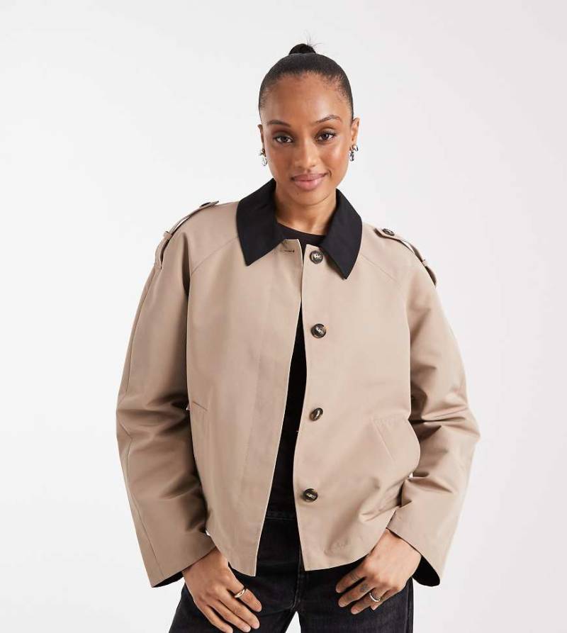 Vero Moda Tall - Schlichter Trenchcoat in Kamelbraun mit kurzem Schnitt und Kontrast-Kragen-Neutral von Vero Moda Tall