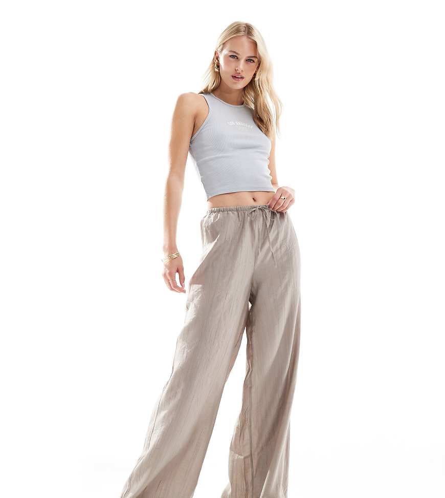 Vero Moda Tall - Strukturierte Hose in Taupe mit weitem Bein und Kordelzug in der Taille-Neutral von Vero Moda Tall