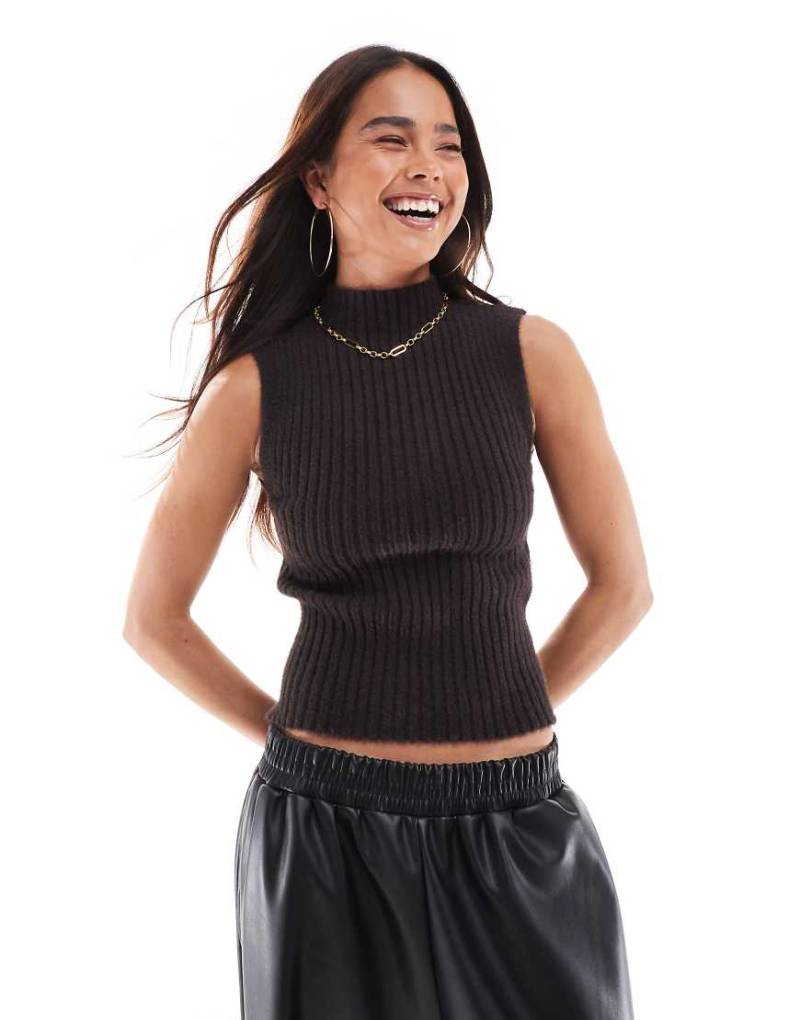 Vero Moda - Ärmelloses Strickoberteil in Schokobraun von Vero Moda