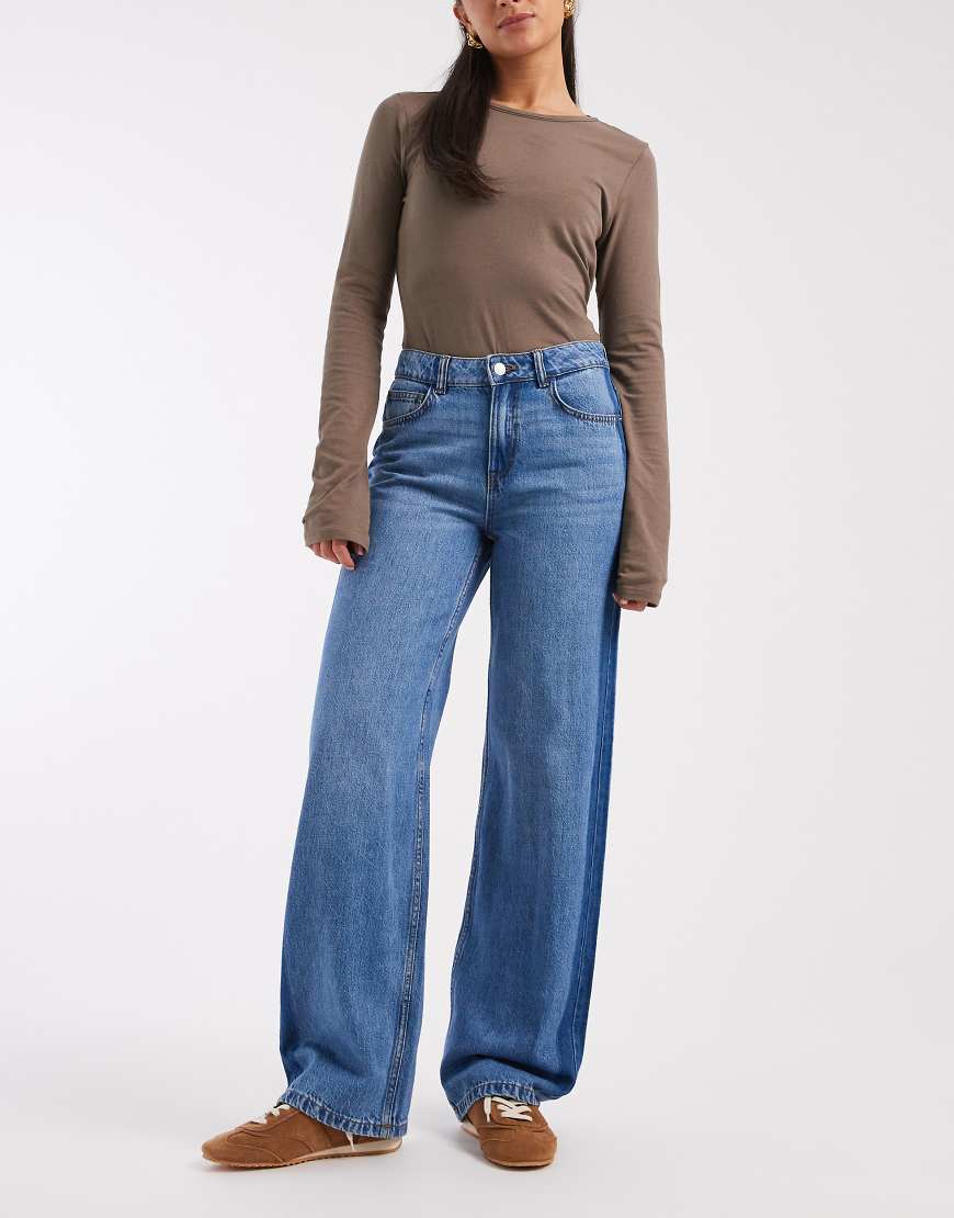 Vero Moda - Allison - Gerade geschnittene Jeans in zwei verschiedenen Mittelblautönen von Vero Moda